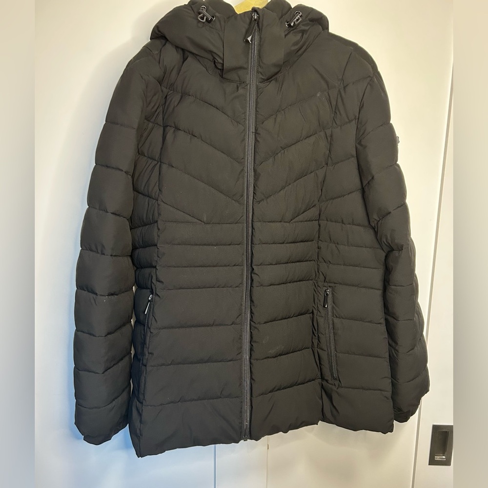 BCBGMAXAZRIA black puffer jacket with hood and pockets. Size XL